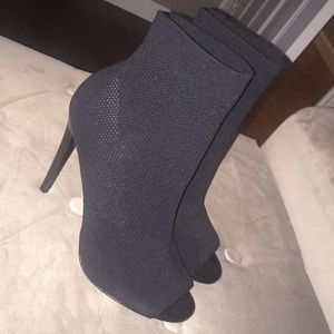 Black Steve Madden heals